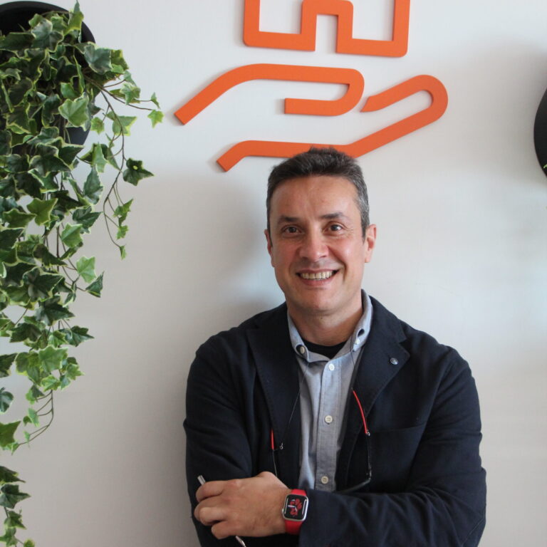 Orgullosos del grupo Cuidacasa Seguimos fortaleciendo nuestra infraestructura para seguir brindando un servicio excepcional a nuestros clientes Seguimos fortaleciendo nuestra infraestructura para seguir brindando un servicio excepcional a nuestros clientes Nuestro objetivo es la excelencia empresarial La ética y los valores forman parte del ADN de la empresa En nuestra empresa, valoramos no solo la consecución de objetivos, sino también el cómo los alcanzamos. Nos esforzamos por mantener una conducta responsable que defina nuestra esencia como grupo empresarial, y que permita tomar decisiones basadas en principios fundamentales. En este sentido, nuestra cultura empresarial se centra en la integridad, el compromiso, la transparencia y el respeto a los demás, lo que nos permite trabajar de manera colectiva para brindar soluciones sostenibles y responsables a nuestros clientes. Sector asegurador Gestión de activos Facility management Construcción de obra nueva Residencial en alquiler Instalación de paneles solares