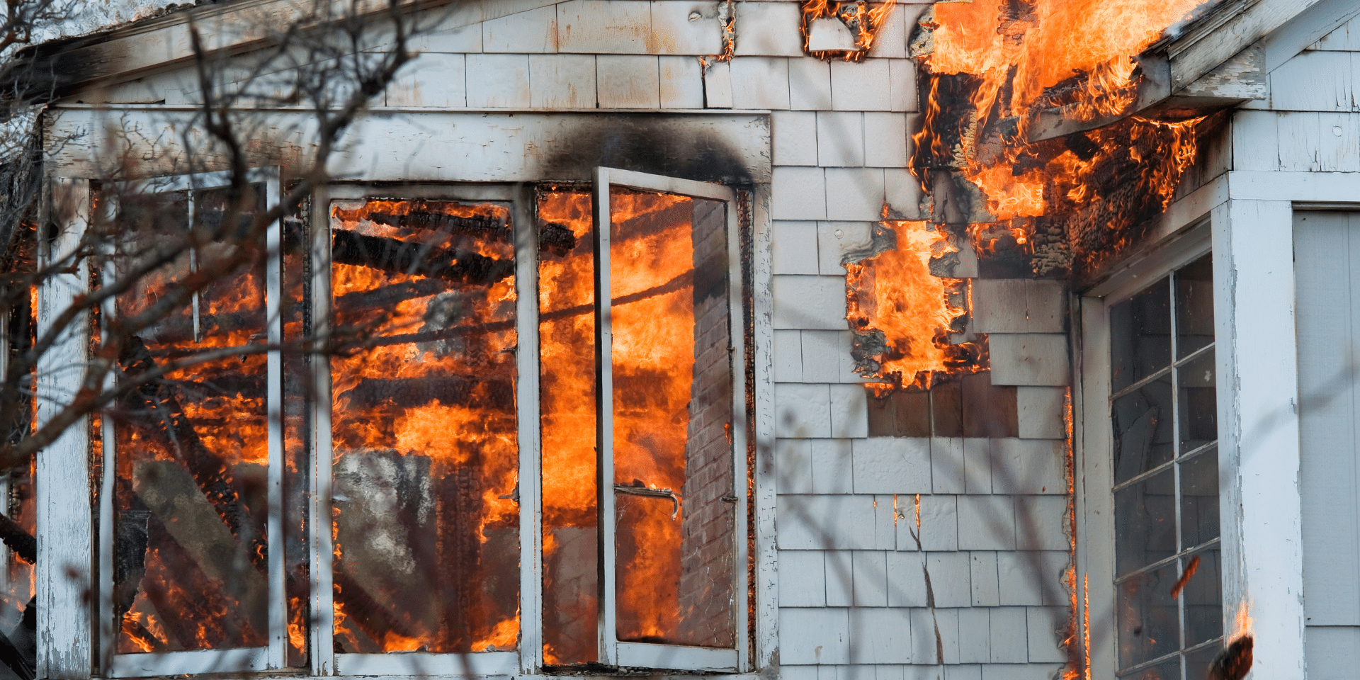 Un siniestro, una solución con Cuidacasa Cuidacasa, especialistas en incendios, inundaciones y grandes siniestros.