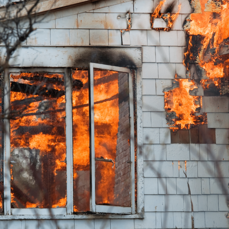 Un siniestro, una solución con Cuidacasa Cuidacasa, especialistas en incendios, inundaciones y grandes siniestros.