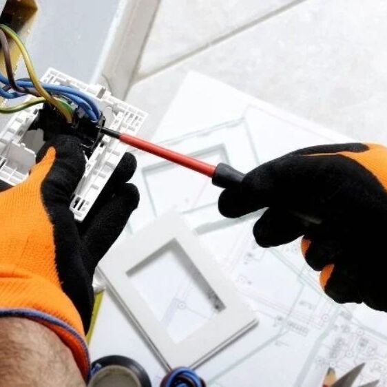 Reformas de electricidad para particulares y aseguradoras