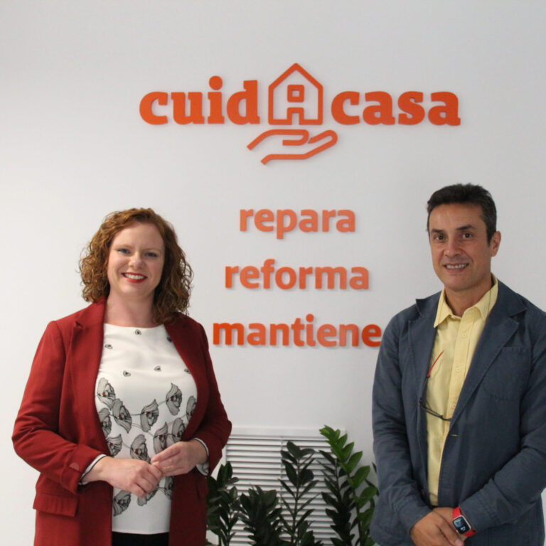 Incorporación de Mª Ángeles Viches como Directora de Operaciones Incorporación de Mª Ángeles Viches como Directora de Operaciones El grupo Cuidacasa apuesta por el talento femenino incorporando a Mª Ángeles Vilches González, Arquitecta Técnica, como Directora de Operaciones de Vima Qsmartgestión. La empresa confía en una profesional con más de 16 años de experiencia como Arquitecta Técnica, Directora de Gestión de Proyectos y Directora Técnica de Gestión de Activos Inmobiliarios. Además de realizar peritaciones, basadas en informes técnicos, para procesos judiciales tanto en procedimientos de Civil como Penal. Este nombramiento se enmarca dentro del Plan Estratégico Territorial que está llevando a cabo Cuidacasa, dónde Mº Ángeles aportará toda su experiencia como Directora de Operaciones en el Departamento Facility para apoyar la expansión nacional del grupo. Mº Ángeles “Llevo solo un mes trabajando en esta gran empresa pero ya me siento muy orgullosa de formar parte de este proyecto, que tiene la capacidad de potenciar e impulsar el talento femenino. Por su parte, Julio Roldán, ha señalado: « defino en 5 palabras a Mº Ángeles: consideración, compromiso, compañerismo, integridad y confianza. No tengo dudas de que aportará valores muy positivos a la empresa” Para Cuidacasa es importante incorporar el mejor talento del mercado con capacidades que aporten el valor añadido necesario para ampliar y desarrollar la compañía.