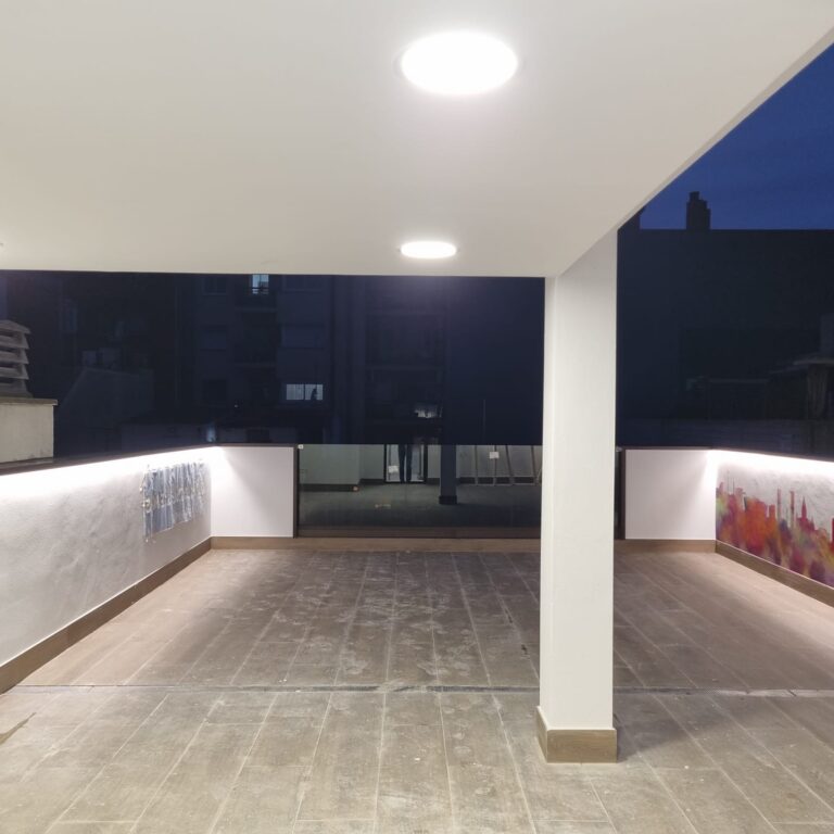 Continúan las acciones de adecuación de apartamentos de alquiler turístico El Grupo Cuidacasa, con más de 20 años de trayectoria en el sector, en plena expansión territorial, nos hemos especializado en todo tipo de adecuaciones, convirtiéndonos en un referente a nivel nacional. Os dejamos el resultado del trabajo realizado en las zonas comunes de un edificio destinado a alquiler turístico en Barcelona. #adecuaciones #alquilerturistico #reformasintegrales #sectorinmobiliario #promotor #construcción #viviendas #alquiler #barcelona