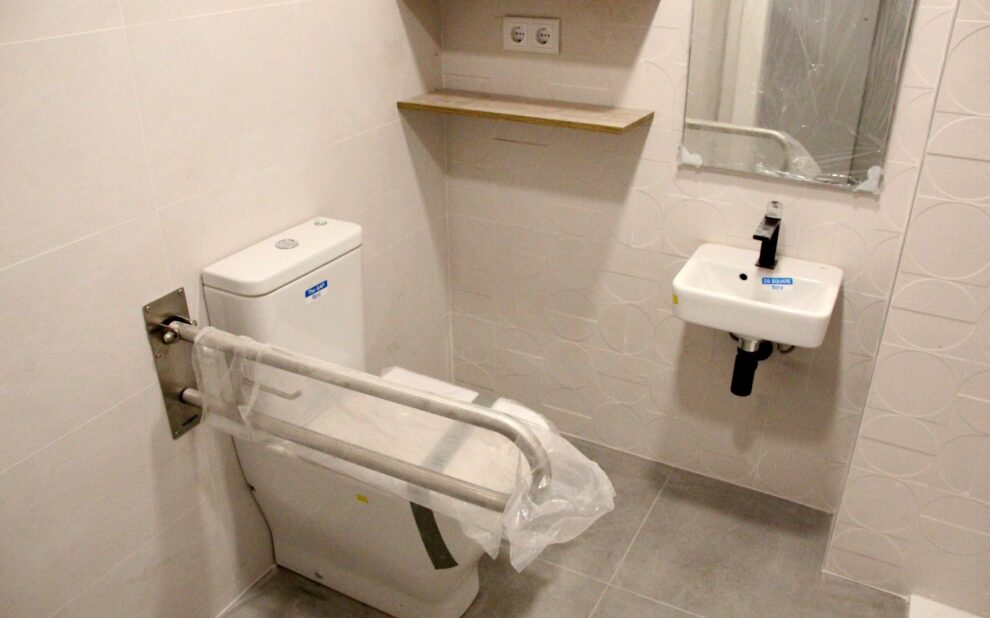 El Grupo Cuidacasa, con más de 20 años de trayectoria en el sector, en plena expansión territorial, nos hemos especializado en todo tipo de adecuaciones, convirtiéndonos en un referente a nivel nacional. Os dejamos el resultado del trabajo realizado en las zonas comunes de un edificio destinado a alquiler turístico en Barcelona. #adecuaciones #alquilerturistico #reformasintegrales #sectorinmobiliario #promotor #construcción #viviendas #alquiler #barcelona