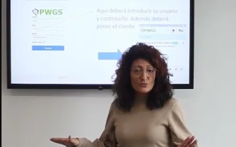 Directivos y empleados del Grupo Cuidacasa, de las diferentes delegaciones ubicadas por todo el territorio español, se reúnen en El Mirador de Sant Just Desvern, para celebrar las fiestas navideñas. La época de Navidad es una oportunidad perfecta para reunirse y celebrar juntos las fiestas. Es un momento para convivir y compartir fuera de la oficina, además de socializar con los compañeros de otras delegaciones. Estas fiestas son momentos para unir a los equipos, transmitir el espíritu navideño y traer un poco de magia para la recta final del año. Julio Roldán La comida de Navidad es un ritual esencial para los directivos de la empresa. Es una excelente estrategia de comunicación interna a través de la cual han podido agradecer a todos los empleados el trabajo realizado, motivarlos, y avanzar con los nuevos propósitos. Es un momento idóneo para reforzar los vínculos de amistad y que los empleados se conozcan mejor.