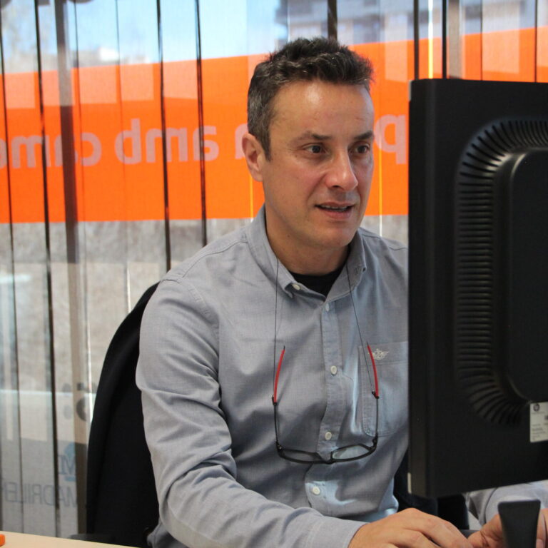 Orgullosos del grupo Cuidacasa Seguimos fortaleciendo nuestra infraestructura para seguir brindando un servicio excepcional a nuestros clientes Seguimos fortaleciendo nuestra infraestructura para seguir brindando un servicio excepcional a nuestros clientes Nuestro objetivo es la excelencia empresarial La ética y los valores forman parte del ADN de la empresa En nuestra empresa, valoramos no solo la consecución de objetivos, sino también el cómo los alcanzamos. Nos esforzamos por mantener una conducta responsable que defina nuestra esencia como grupo empresarial, y que permita tomar decisiones basadas en principios fundamentales. En este sentido, nuestra cultura empresarial se centra en la integridad, el compromiso, la transparencia y el respeto a los demás, lo que nos permite trabajar de manera colectiva para brindar soluciones sostenibles y responsables a nuestros clientes. Sector asegurador Gestión de activos Facility management Construcción de obra nueva Residencial en alquiler Instalación de paneles solares