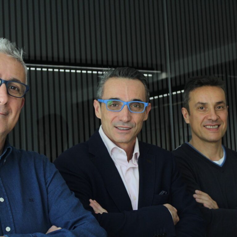 El grupo Cuidacasa sigue creciendo con la Gestión de Activos y Facility Management El grupo Cuidacasa sigue creciendo con la Gestión de Activos y Facility Management Estos servicios incluyen la adecuación de sus activos para su posterior venta o alquiler. Además de estos servicios de adecuación, se incluyen el resto de las necesidades que van aparejadas a estos activos, tal como el cumplimiento de habitabilidad, asistencia 24/7 o siniestros que provengan de estos inmuebles, requerimientos municipales, etc. Cuidacasa B2B ofrece el mayor y más eficiente servicio de mantenimiento a propietarios y huéspedes que utilizan los servicios de alquiler turístico o alquiler temporal. Además ofrece soluciones concretas a la problemática de propietarios que necesitan una empresa que se encargue de todo lo que significa el mantenimiento de una propiedad turística. El objetivo del grupo es bien claro: ayudar a los propietarios y empresas de alquiler de apartamentos y pisos turísticos en el mantenimiento de sus propiedades y así evitar averías y problemas durante la estancia de los huéspedes, porque se habrán solucionado antes de que éstas aparezcan.