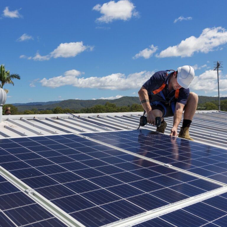 Nueva línea de negocio: Autoconsumo Nueva línea de negocio: Autoconsumo Somos un Partner local accesible para instalación de paneles solares, de respuesta rápida y con un excelente reporte de información en tiempo real, para ofrecer autoconsumo a tus clientes. Instalación de paneles sociales Genera nuevas oportunidades de negocio ofreciendo autoconsumo a tus clientes. Nos encargamos de todo: presupuesto, suministro, instalación y legalización. Mantenimiento de paneles solares Mantenimiento de placas solares para asegurar el rendimiento y la vida útil de la inversión. Genera ingresos recurrentes de tu cartera con el servicio de mantenimiento y asegura la vida útil de la instalación. Averías de paneles sociales Máxima tranquilidad para tus clientes con nuestro servicio de reparación. Atención urgente para resolver cualquier problema de funcionamiento o averías en la instalación. Si buscas una empresa experta en la gestión integral para ofrecer autoconsumo a tus clientes, Cuidaplaca es tu Partner ideal. Descarga nuestra presentación aquí pablo.santiago@grupocuidacasa.com
