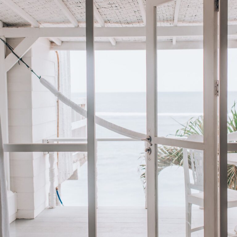 Facility management Somos una empresa digital y centrada en nuestro cliente Facility management Somos una empresa digital y centrada en nuestro cliente Proporcionamos servicios de mantenimiento externalizados, sobre todo, dedicados al sector comercial principalmente a clientes de cadenas comerciales, en los que la implantación y el mantenimiento de sus instalaciones no está integrada en sus procesos internos. Acompañamos a todos nuestros clientes por toda la geografía española garantizando el más alto nivel de calidad y rapidez porque entendemos la importancia de tener su centro en óptimas condiciones de funcionamiento, operatividad e imagen.