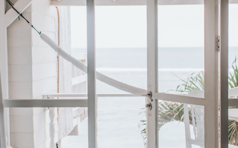 Facility management Somos una empresa digital y centrada en nuestro cliente Proporcionamos servicios de mantenimiento externalizados, sobre todo, dedicados al sector comercial principalmente a clientes de cadenas comerciales, en los que la implantación y el mantenimiento de sus instalaciones no está integrada en sus procesos internos. Acompañamos a todos nuestros clientes por toda la geografía española garantizando el más alto nivel de calidad y rapidez porque entendemos la importancia de tener su centro en óptimas condiciones de funcionamiento, operatividad e imagen.