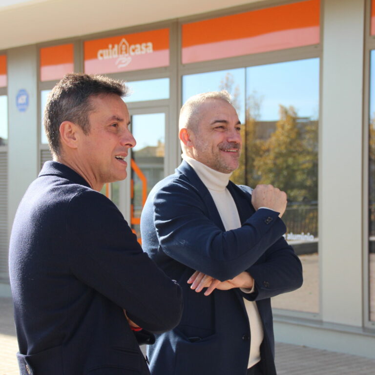 Orgullosos del grupo Cuidacasa Seguimos fortaleciendo nuestra infraestructura para seguir brindando un servicio excepcional a nuestros clientes Seguimos fortaleciendo nuestra infraestructura para seguir brindando un servicio excepcional a nuestros clientes Nuestro objetivo es la excelencia empresarial La ética y los valores forman parte del ADN de la empresa En nuestra empresa, valoramos no solo la consecución de objetivos, sino también el cómo los alcanzamos. Nos esforzamos por mantener una conducta responsable que defina nuestra esencia como grupo empresarial, y que permita tomar decisiones basadas en principios fundamentales. En este sentido, nuestra cultura empresarial se centra en la integridad, el compromiso, la transparencia y el respeto a los demás, lo que nos permite trabajar de manera colectiva para brindar soluciones sostenibles y responsables a nuestros clientes. Sector asegurador Gestión de activos Facility management Construcción de obra nueva Residencial en alquiler Instalación de paneles solares