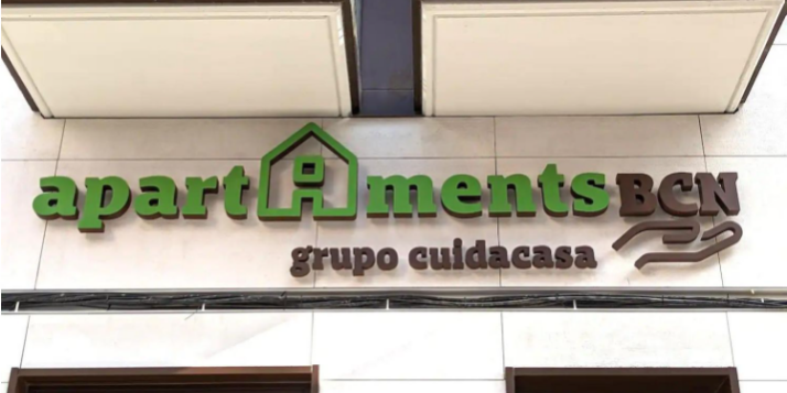 Cuidacasa con Apartaments BCN inaugura su primer centro de apartamentos turísticos en Hospitalet de Llobregat Cuidacasa con Apartaments BCN inaugura su primer centro de apartamentos turísticos en Hospitalet de Llobregat Cuidacasa, la empresa especializada en residencial de alquiler ha inaugurado su primer centro de 10 apartamentos turísticos en Hospitalet de Llobregat, enmarcado en un proyecto de 3 edificios de obra nueva que estarán disponibles para gestionar un total de 40 apartamentos. A esto se suman los 6 que ya gestiona actualmente la compañía en la misma línea.