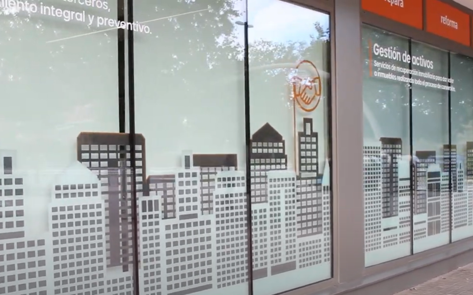 Nueva fachada que refleja innovación y crecimiento