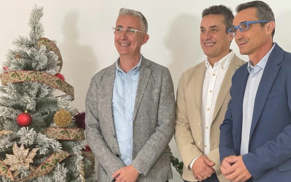 En esta época del año tan especial, queremos tomar un momento para agradecer a cada uno de vosotros, trabajadores, clientes y colaboradores, por ser parte fundamental de nuestra familia en el grupo Cuidacasa.