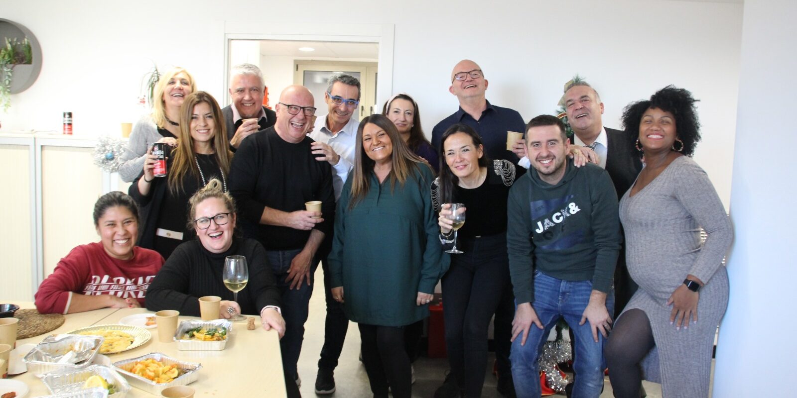 Un Brindis de Generosidad y Compromiso en Cuidacasa Un Brindis de Generosidad y Compromiso en Cuidacasa