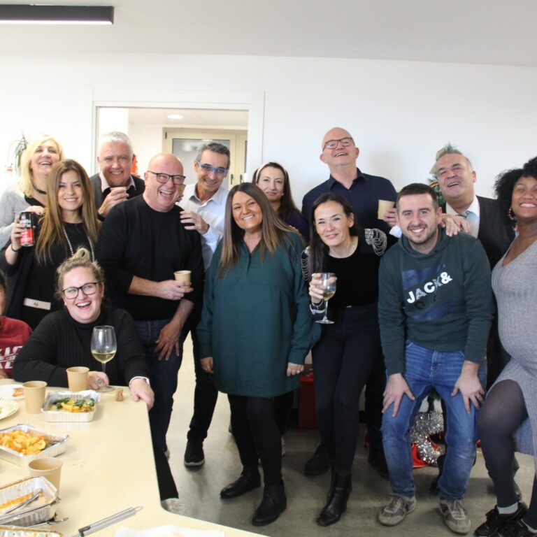 Un Brindis de Generosidad y Compromiso en Cuidacasa Un Brindis de Generosidad y Compromiso en Cuidacasa