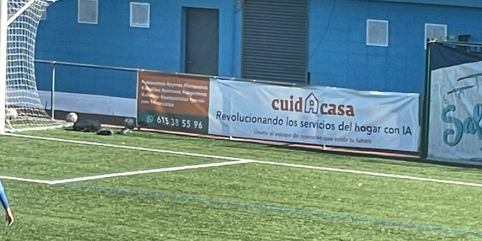 Cuidacasa refuerza su compromiso local patrocinando el campo de Fútbol Can Vidalet Cuidacasa refuerza su compromiso local patrocinando el campo de Fútbol Can Vidalet Una colaboración que fortalece lazos con la comunidad deportiva, empresarial y social de Esplugues
