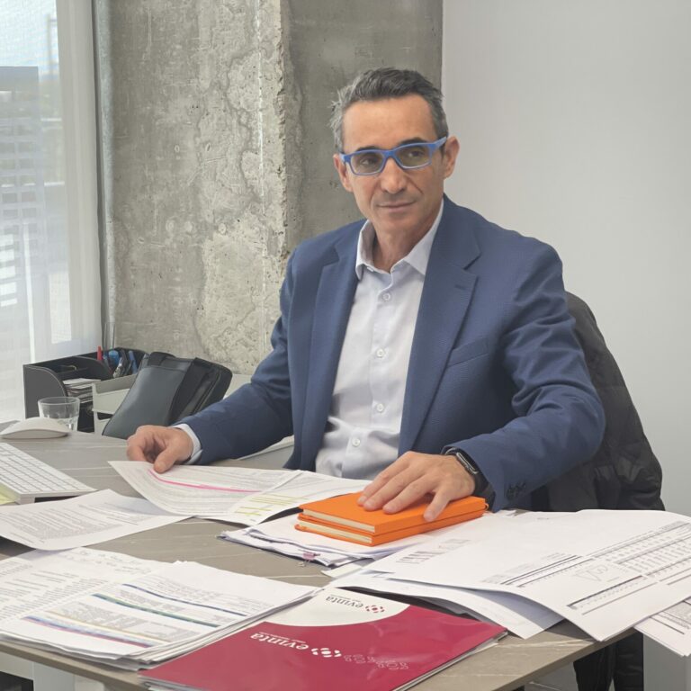 Cómo la Asistencia en Hogar Enfrenta el Aumento de Costos Cómo la Asistencia en Hogar Enfrenta el Aumento de Costos Impacto del Escenario Inflacionista en el Sector de Asistencia en Hogar