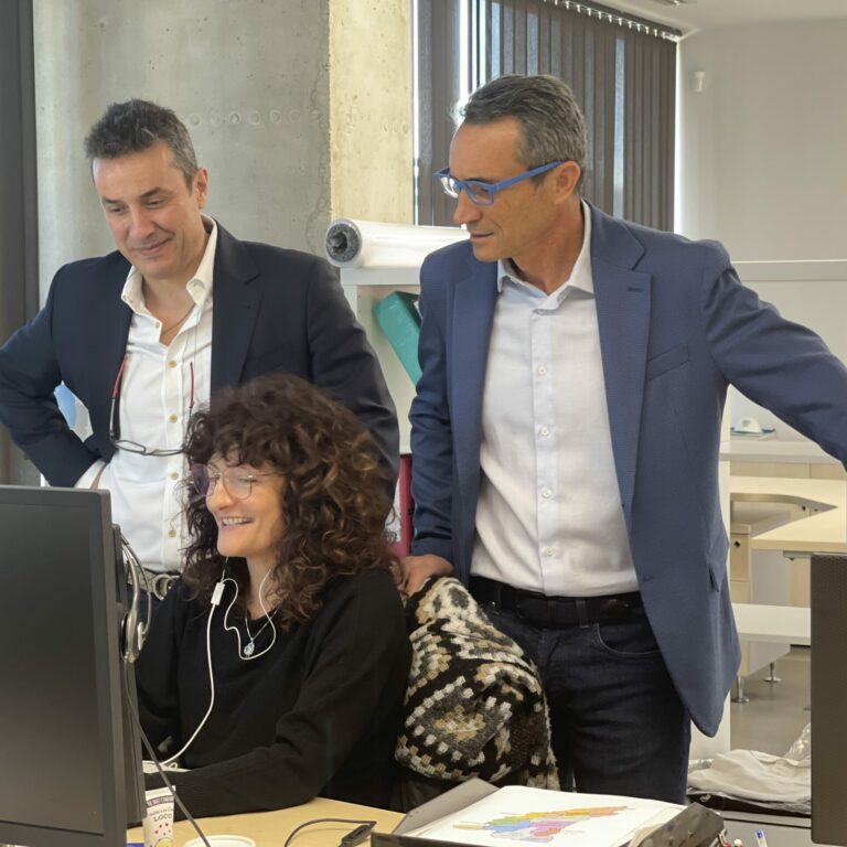 La Transformación Tecnológica en los Seguros de Asistencia: El Papel Clave de la IA La Transformación Tecnológica en los Seguros de Asistencia: El Papel Clave de la IA Cómo las Empresas de Asistencia se Adaptan a la Revolución Tecnológica para Mejorar la Satisfacción del Cliente