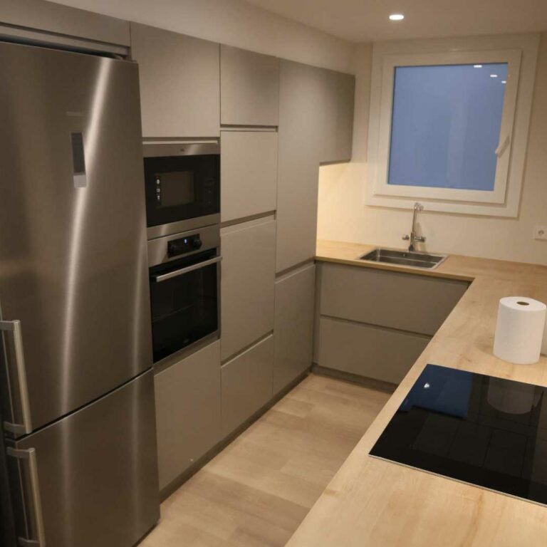 Referentes en la gestión de siniestros por incendios Los incendios representan uno de los tipos de siniestros más devastadores, tanto por el alcance de los daños como por el impacto emocional en quienes los padecen. En un reciente caso, Cuidacasa demostró, una vez más, su capacidad para gestionar este tipo de emergencias con rapidez, profesionalidad y un plan estratégico bien estructurado.