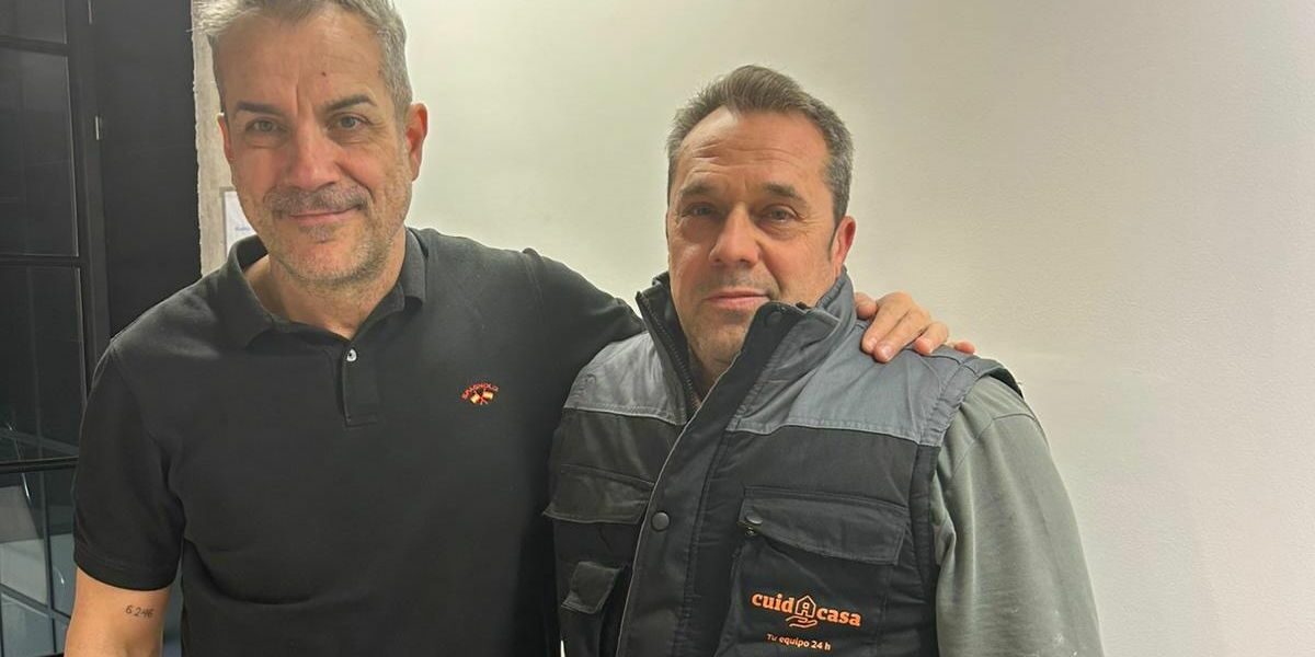 La Fuerza de Nuestro Equipo. Colaboración y compromiso como pilares para el éxito empresarial La Fuerza de Nuestro Equipo. Colaboración y compromiso como pilares para el éxito empresarial