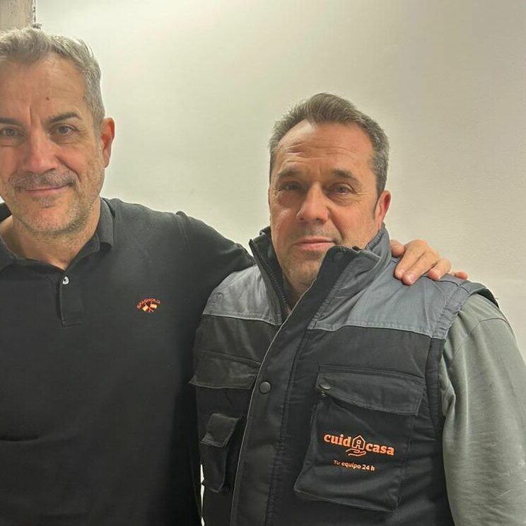 La Fuerza de Nuestro Equipo. Colaboración y compromiso como pilares para el éxito empresarial La Fuerza de Nuestro Equipo. Colaboración y compromiso como pilares para el éxito empresarial