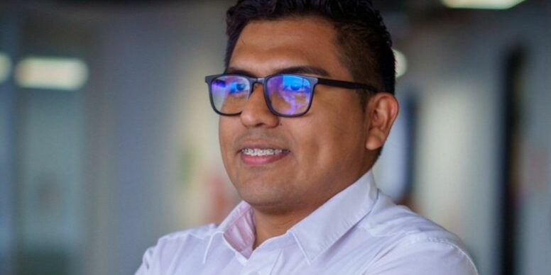 Jean Pierr Cayampi se une a Cuidacasa como Chief Digital Officer para liderar la transformación tecnológica En Cuidacasa, nuestro compromiso con la innovación y la excelencia sigue siendo el motor que nos impulsa a alcanzar nuevos horizontes. Por ello, damos la bienvenida a Jean Pierr Cayampi, quien asume el cargo de Chief Digital Officer (CDO) para liderar el área tecnológica de nuestra compañía. Con un sólido perfil profesional, Jean Pierr cuenta con una formación destacada como Ingeniero de Sistemas y un Master Executive in Business Analytics por ESADE. Su experiencia y visión estratégica serán fundamentales para reforzar nuestra capacidad de innovación y continuar posicionando a Cuidacasa como una empresa líder en el mercado de la asistencia tecnológica avanzada.