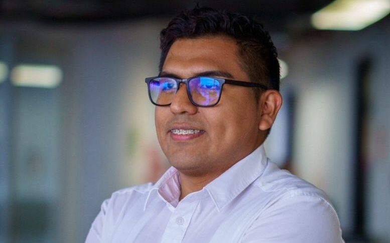 Jean Pierr Cayampi se une a Cuidacasa como Chief Digital Officer para liderar la transformación tecnológica En Cuidacasa, nuestro compromiso con la innovación y la excelencia sigue siendo el motor que nos impulsa a alcanzar nuevos horizontes. Por ello, damos la bienvenida a Jean Pierr Cayampi, quien asume el cargo de Chief Digital Officer (CDO) para liderar el área tecnológica de nuestra compañía. Con un sólido perfil profesional, Jean Pierr cuenta con una formación destacada como Ingeniero de Sistemas y un Master Executive in Business Analytics por ESADE. Su experiencia y visión estratégica serán fundamentales para reforzar nuestra capacidad de innovación y continuar posicionando a Cuidacasa como una empresa líder en el mercado de la asistencia tecnológica avanzada.