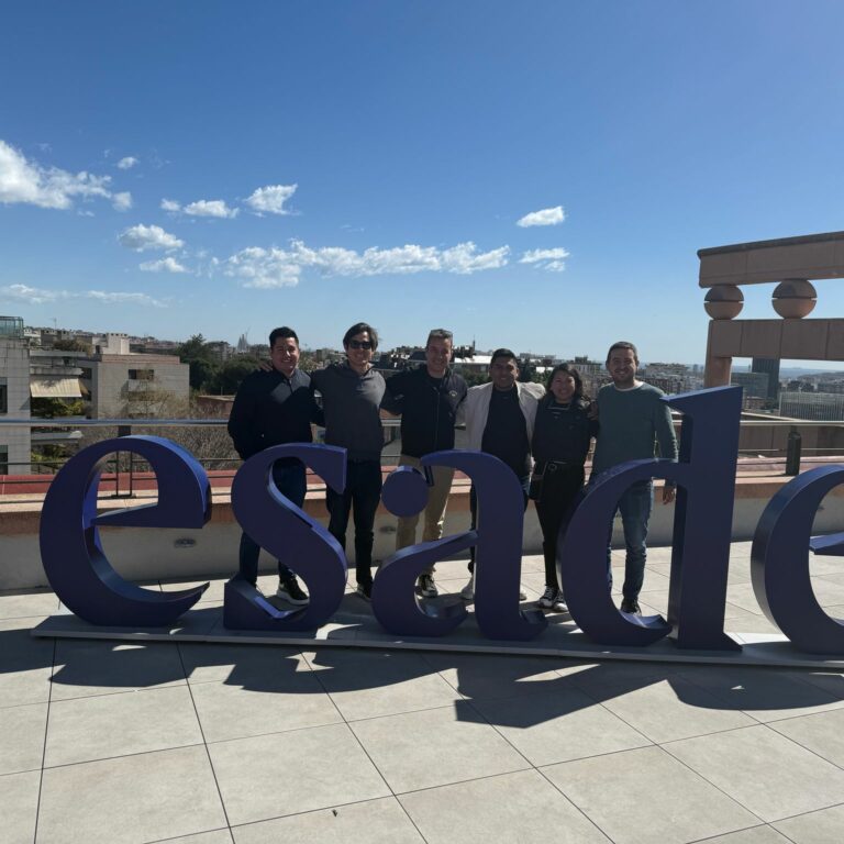 Cuidacasa lidera la transformación hacia una empresa data-driven Cuidacasa lidera la transformación hacia una empresa data-driven Innovación tecnológica y excelencia al servicio de un futuro más avanzado En Cuidacasa, estamos marcando un nuevo estándar en el camino hacia la transformación digital. Nuestro compromiso con la innovación y nuestra apuesta decidida por la cultura de datos nos posicionan como líderes dentro de un entorno cada vez más competitivo y dinámico.