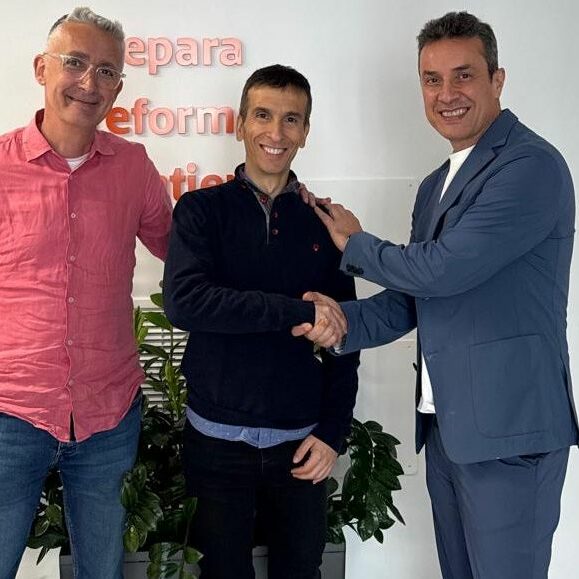 Javier Alburquerque, Nuevo Director Nacional de Activos en Cuidacasa Javier Alburquerque, Nuevo Director Nacional de Activos en Cuidacasa 🚀 Impulsando el crecimiento estratégico en el área de Activos para 2025 En Cuidacasa, la excelencia y el liderazgo son pilares fundamentales para nuestro desarrollo continuo. Por eso, nos complace anunciar la incorporación de Javier Alburquerque Santa Cruz como nuestro nuevo Director Nacional de Activos. Esta integración marca un hito clave en la estrategia de crecimiento de nuestro grupo.