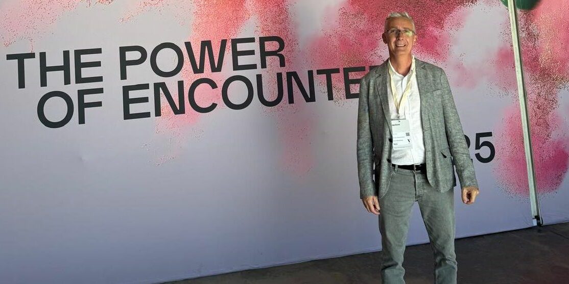 Cuidacasa en Interihotel Barcelona: diseño, innovación y visión para el futuro del hospitality Interihotel Barcelona se ha consolidado como el evento líder en Europa en diseño de interiores para hoteles y restaurantes, un punto de encuentro que reúne a hoteleros, arquitectos, interioristas, inversores y marcas que comparten una misma misión: repensar el futuro del sector desde la creatividad, la sostenibilidad y la tecnología. En esta edición, Gonzalo Cabezas, CEO de Cuidacasa, asistió al evento para conocer de primera mano las últimas tendencias en hospitality design y fortalecer la conexión entre el diseño de espacios y la gestión integral de activos. Cuidacasa en Interihotel Barcelona: diseño, innovación y visión para el futuro del hospitality Interihotel Barcelona se ha consolidado como el evento líder en Europa en diseño de interiores para hoteles y restaurantes, un punto de encuentro que reúne a hoteleros, arquitectos, interioristas, inversores y marcas que comparten una misma misión: repensar el futuro del sector desde la creatividad, la sostenibilidad y la tecnología. En esta edición, Gonzalo Cabezas, CEO de Cuidacasa, asistió al evento para conocer de primera mano las últimas tendencias en hospitality design y fortalecer la conexión entre el diseño de espacios y la gestión integral de activos.