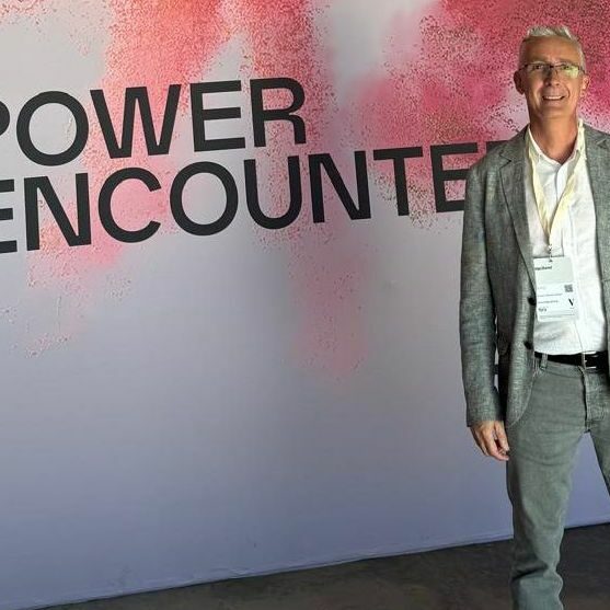 Cuidacasa en Interihotel Barcelona: diseño, innovación y visión para el futuro del hospitality Interihotel Barcelona se ha consolidado como el evento líder en Europa en diseño de interiores para hoteles y restaurantes, un punto de encuentro que reúne a hoteleros, arquitectos, interioristas, inversores y marcas que comparten una misma misión: repensar el futuro del sector desde la creatividad, la sostenibilidad y la tecnología. En esta edición, Gonzalo Cabezas, CEO de Cuidacasa, asistió al evento para conocer de primera mano las últimas tendencias en hospitality design y fortalecer la conexión entre el diseño de espacios y la gestión integral de activos. Cuidacasa en Interihotel Barcelona: diseño, innovación y visión para el futuro del hospitality Interihotel Barcelona se ha consolidado como el evento líder en Europa en diseño de interiores para hoteles y restaurantes, un punto de encuentro que reúne a hoteleros, arquitectos, interioristas, inversores y marcas que comparten una misma misión: repensar el futuro del sector desde la creatividad, la sostenibilidad y la tecnología. En esta edición, Gonzalo Cabezas, CEO de Cuidacasa, asistió al evento para conocer de primera mano las últimas tendencias en hospitality design y fortalecer la conexión entre el diseño de espacios y la gestión integral de activos.