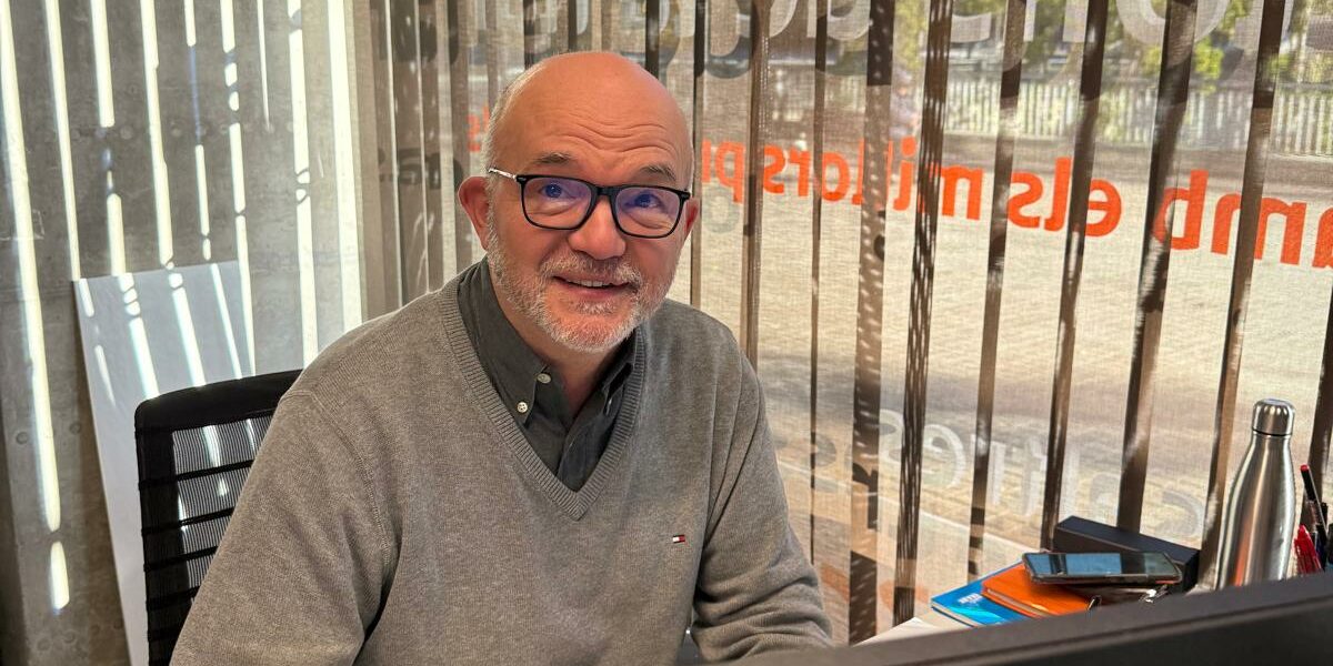 Siniestros graves: cómo la tecnología y la IA están transformando la respuesta en Cuidacasa La gestión de siniestros graves vive un momento de cambio profundo, y Cuidacasa se está consolidando como una de las empresas reparadoras que mejor está sabiendo integrar tecnología avanzada, datos e inteligencia artificial en un ámbito tradicionalmente operativo. Bajo la dirección conjunta de Jordi Núñez y Gonzalo Calzado, la unidad de Siniestros Graves ha evolucionado hacia un modelo más ágil, preciso y digital, fortaleciendo la capacidad de respuesta en los escenarios más complejos.