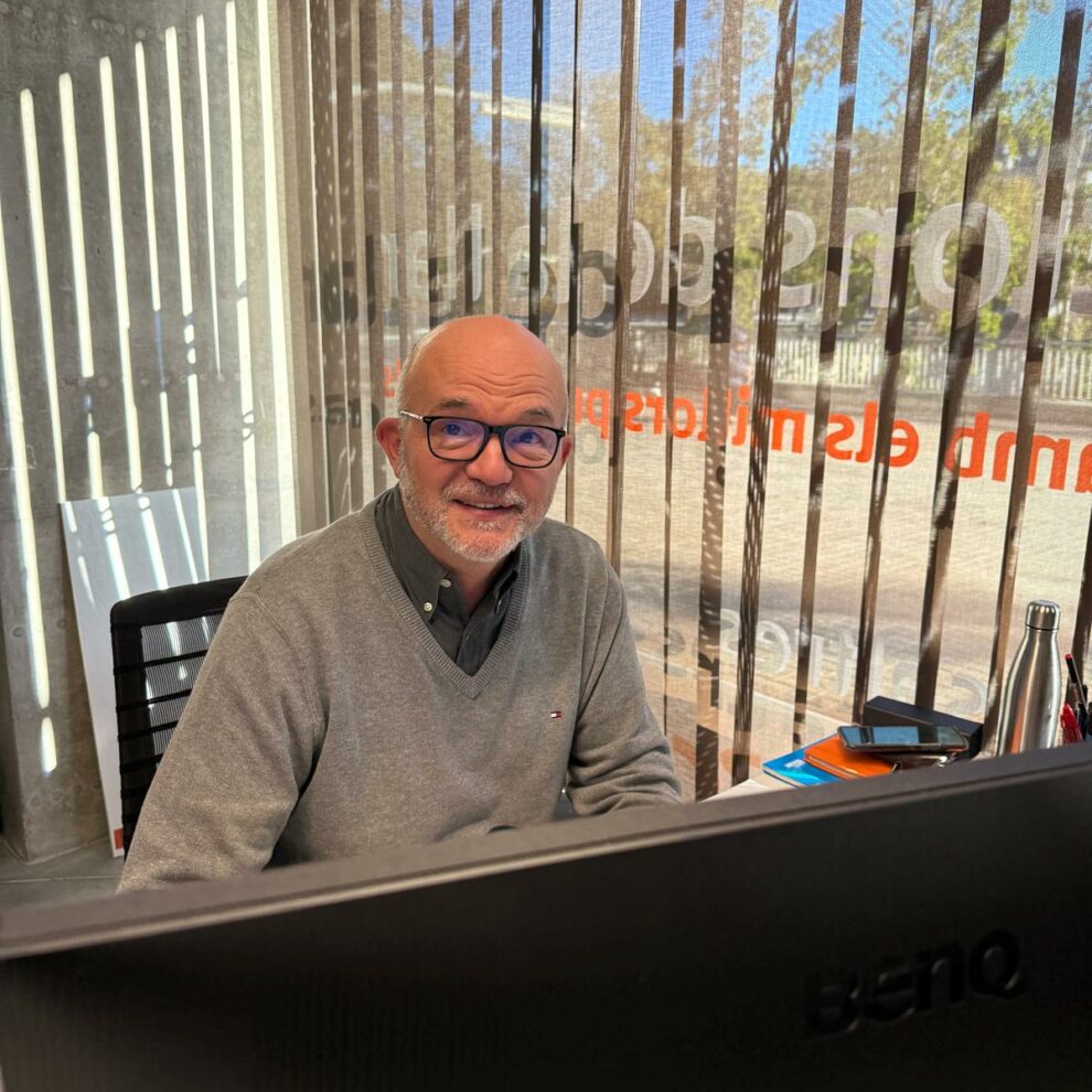 Siniestros graves: cómo la tecnología y la IA están transformando la respuesta en Cuidacasa La gestión de siniestros graves vive un momento de cambio profundo, y Cuidacasa se está consolidando como una de las empresas reparadoras que mejor está sabiendo integrar tecnología avanzada, datos e inteligencia artificial en un ámbito tradicionalmente operativo. Bajo la dirección conjunta de Jordi Núñez y Gonzalo Calzado, la unidad de Siniestros Graves ha evolucionado hacia un modelo más ágil, preciso y digital, fortaleciendo la capacidad de respuesta en los escenarios más complejos.